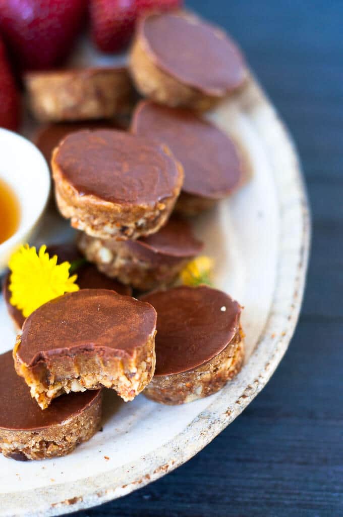 Naturally sweetened raw sugar free caramel slice bites are perfect for after dinner treats.