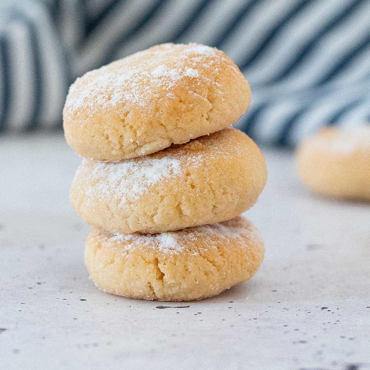 3 stacked amaretti biscuits