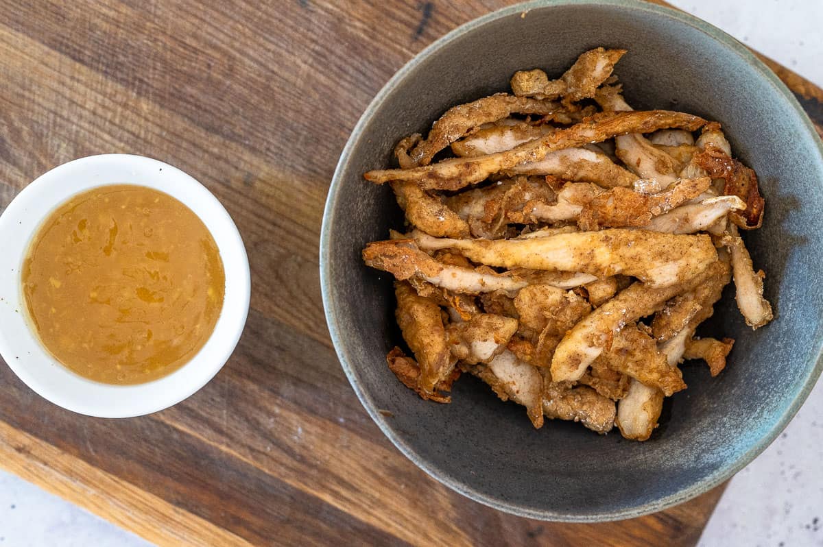 cooked chicken strips with lemon sauce