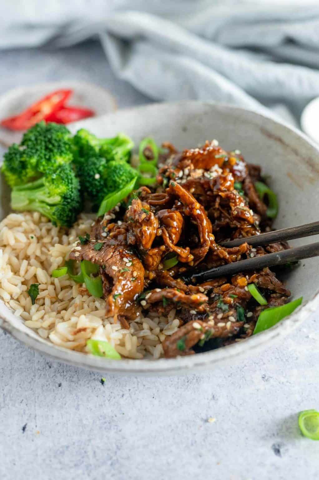 Chinese Beef with Garlic Sauce and Broccoli