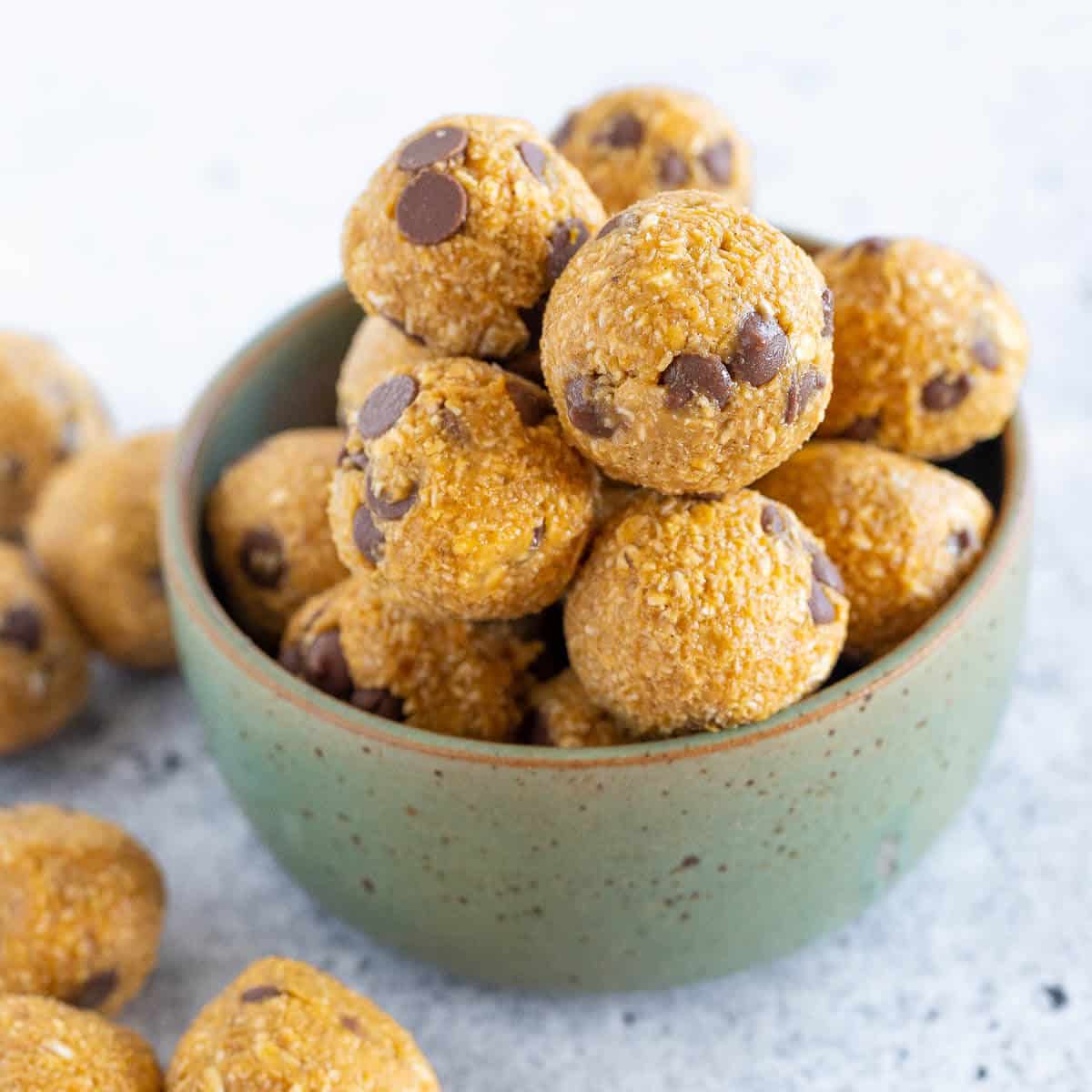 a bowl of pumpkin energy balls