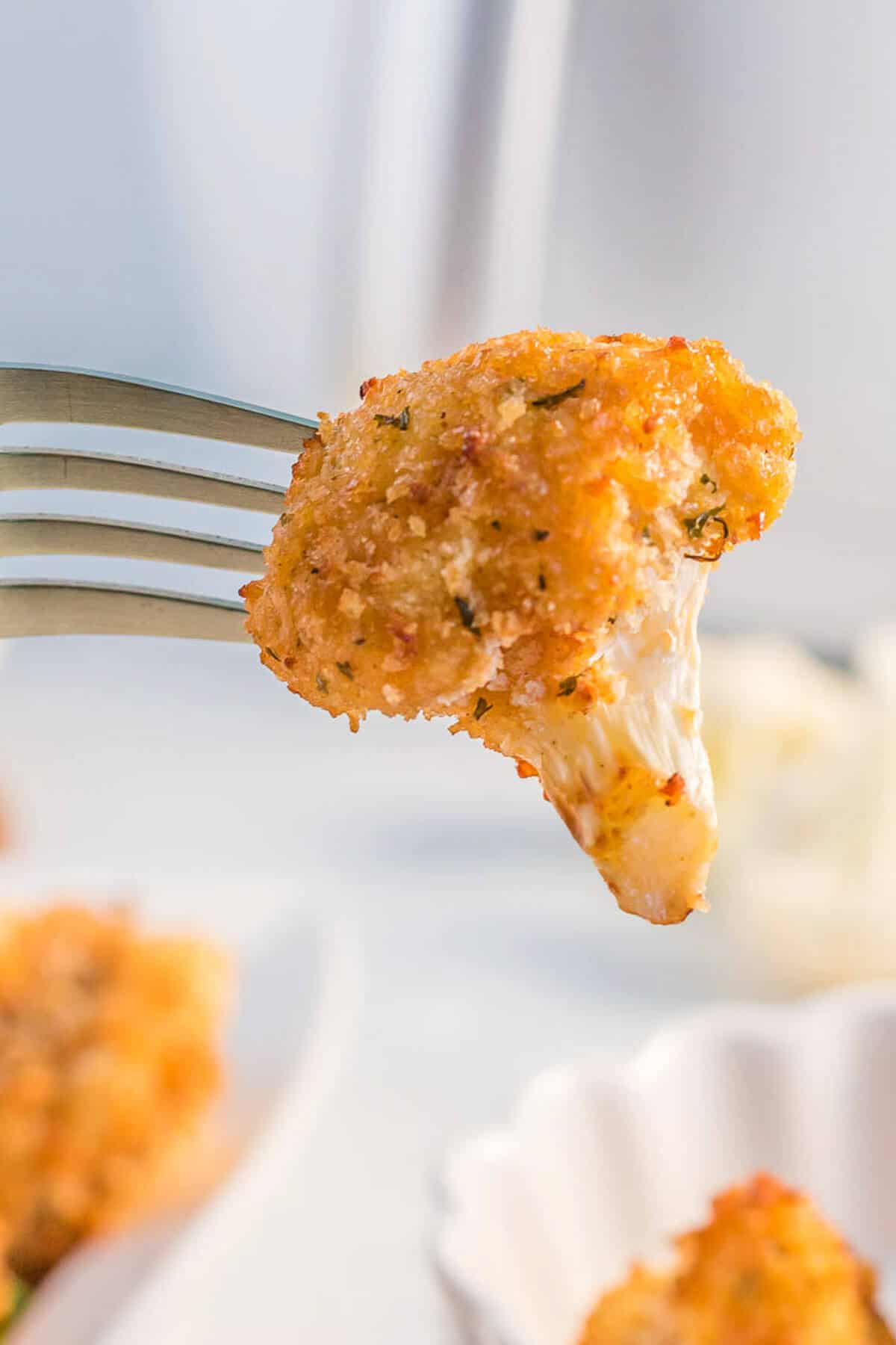 an air fryer cauliflower bite on a fork