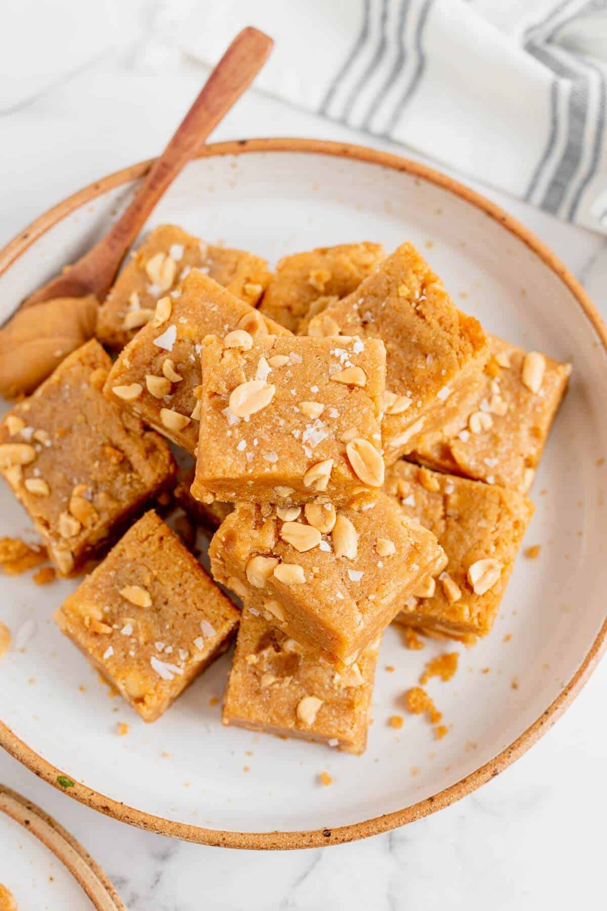 overhead peanut butter blondie squares scattered on a plate