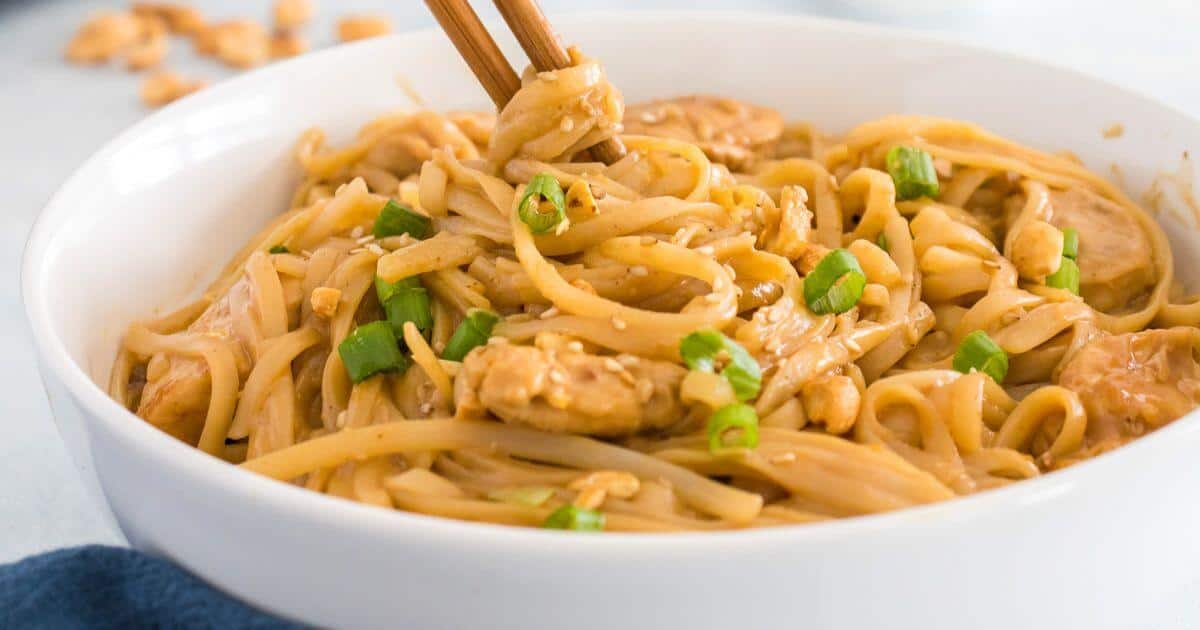 Easy Rice Noodles with Peanut Sauce and Chicken
