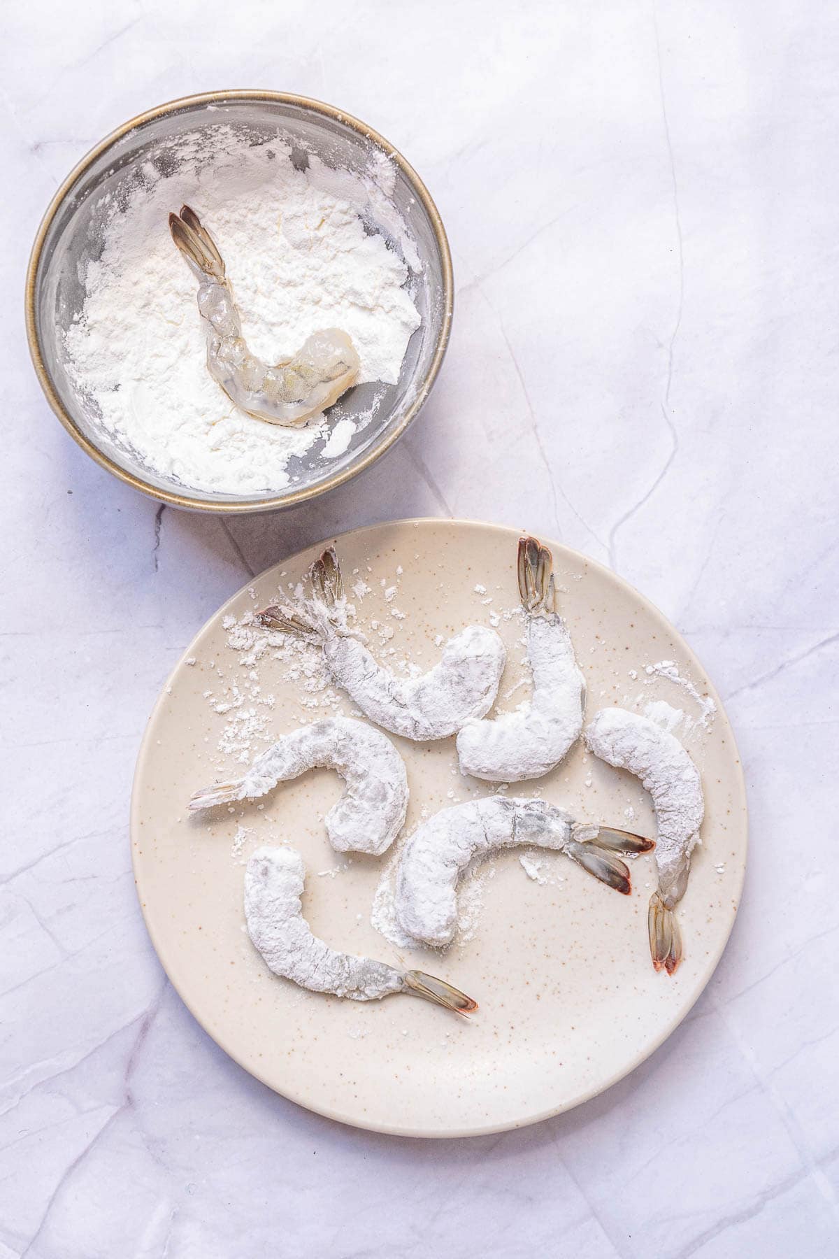 dipping prawns into cornstarch