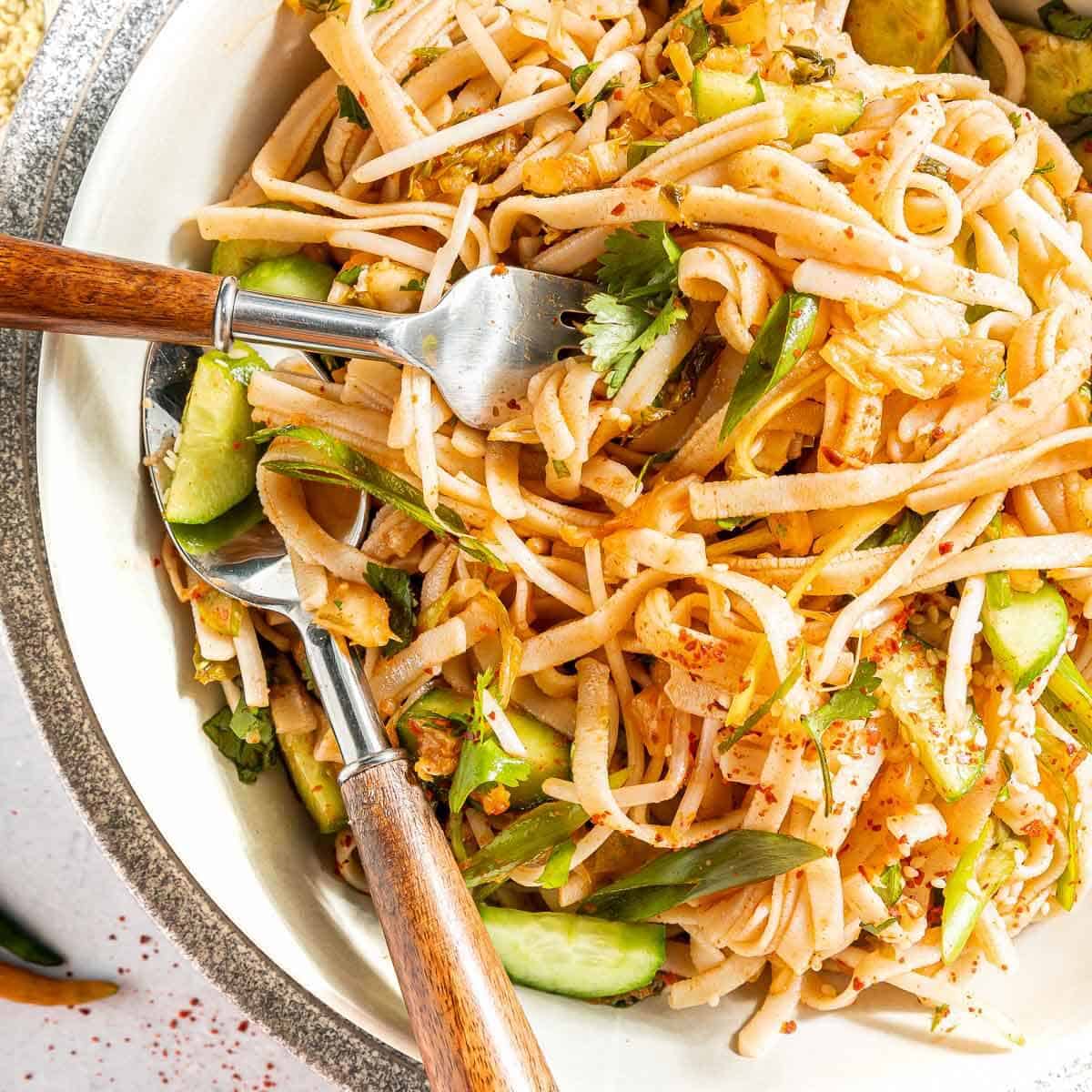 Simple Garlic Chilli Prawns with Noodles