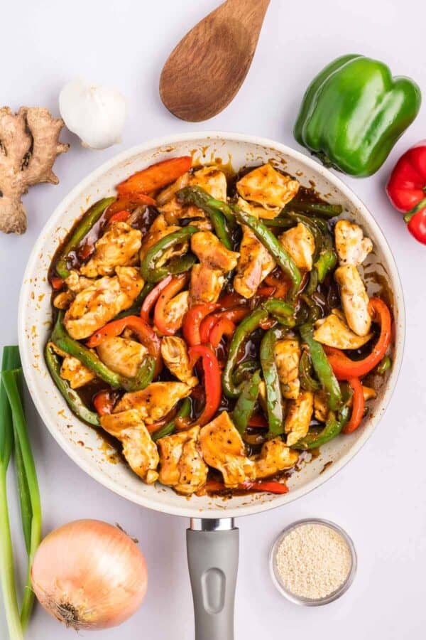 chicken and bell peppers in black pepper sauce